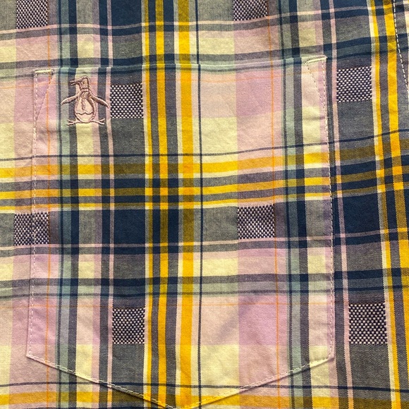 Original Penguin casual short sleeved buttoned down shirt. Perfect for summer. - Picture 3 of 9